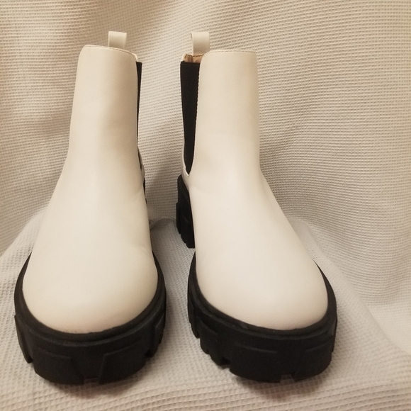 NWOT Nasty Gal White Boots - Picture 4 of 6